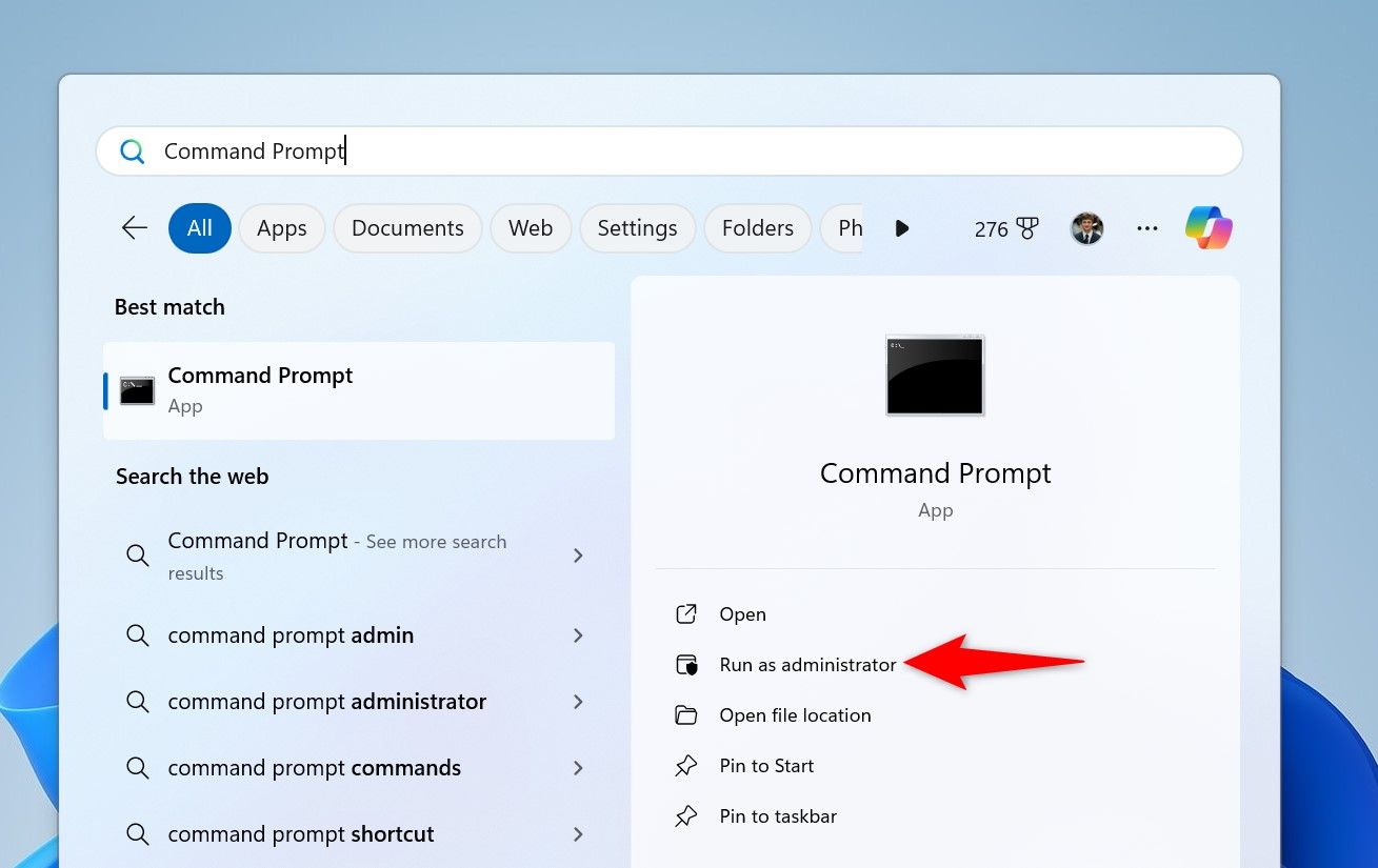 Выделено 'Запуск от имени администратора' для Командной строки в поиске Windows.