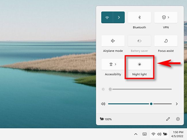 В Быстрых параметрах нажмите «Night Light», чтобы включить или отключить режим.