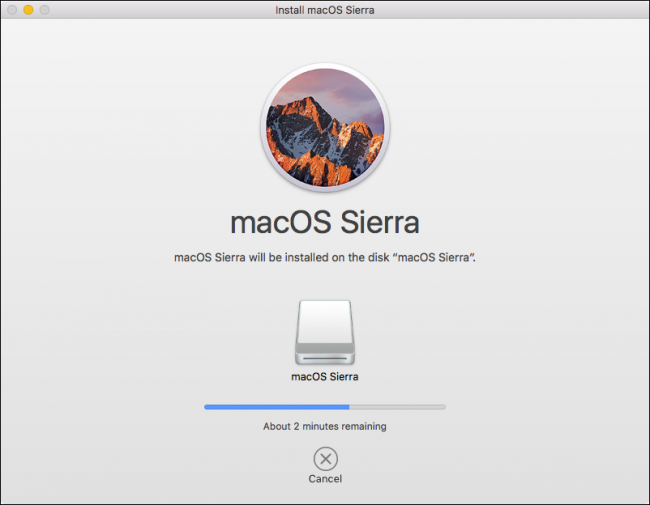 Процесс установки macOS Sierra идёт на внешней флешке