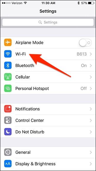 Настройки iOS: список Wi‑Fi сетей