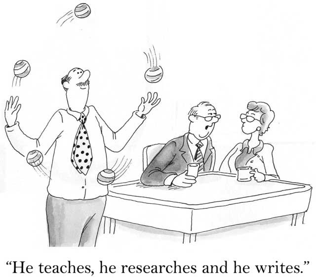 Человек записывает мысли в блокнот