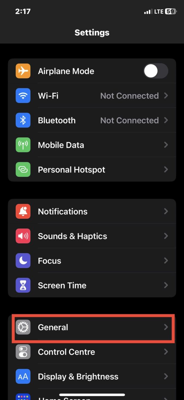 Нажать «Основные» в настройках iPhone