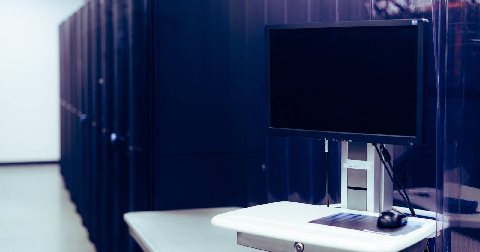 Настольный компьютер в дата-центре