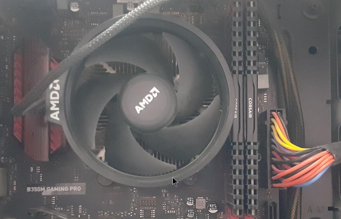 AMD кулер на процессоре