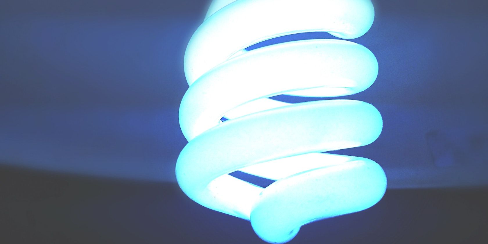 Включённая люминесцентная лампа