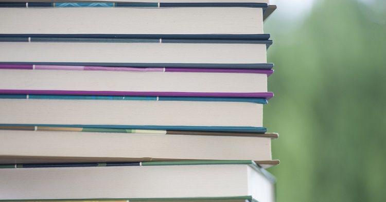 Изображение стопки книг