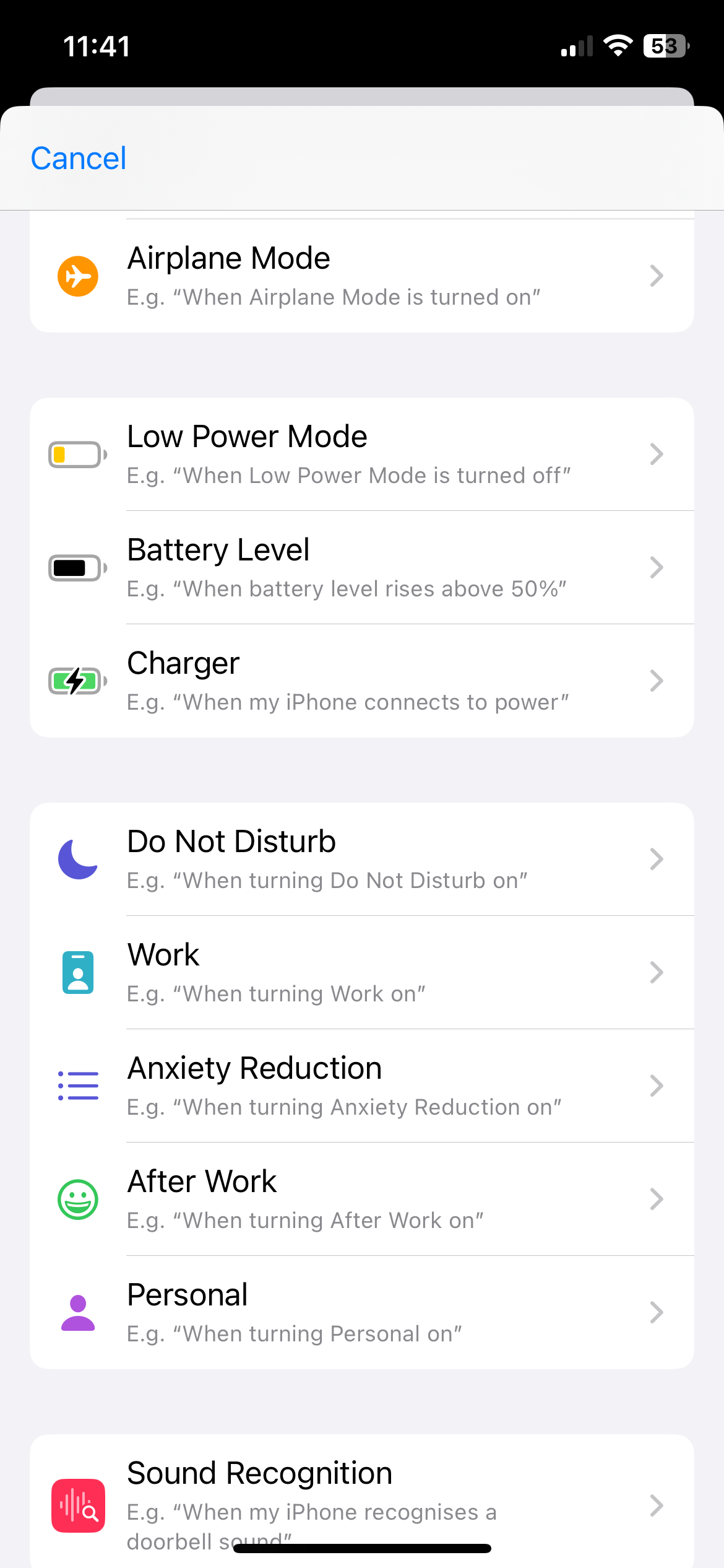 Выбор триггера в приложении «Команды» на iPhone.