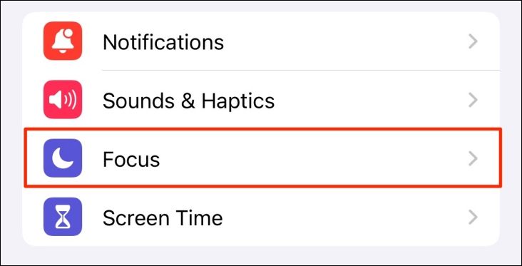 Пункт Фокус в настройках iPhone.
