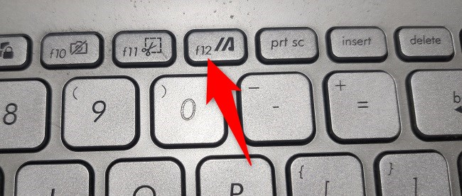 Нажмите клавишу F12 на клавиатуре.