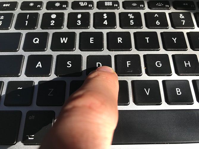 Клавиатура: удерживайте D при включении