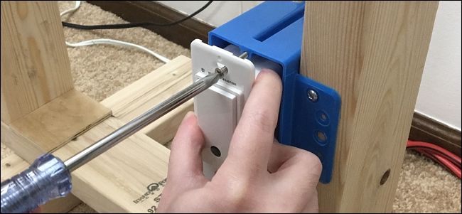 Закреплённый WeMo в коробке