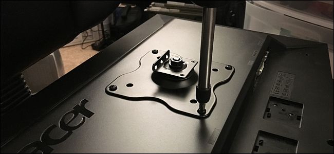 Снятая штатная подставка с монитора для установки на кронштейн