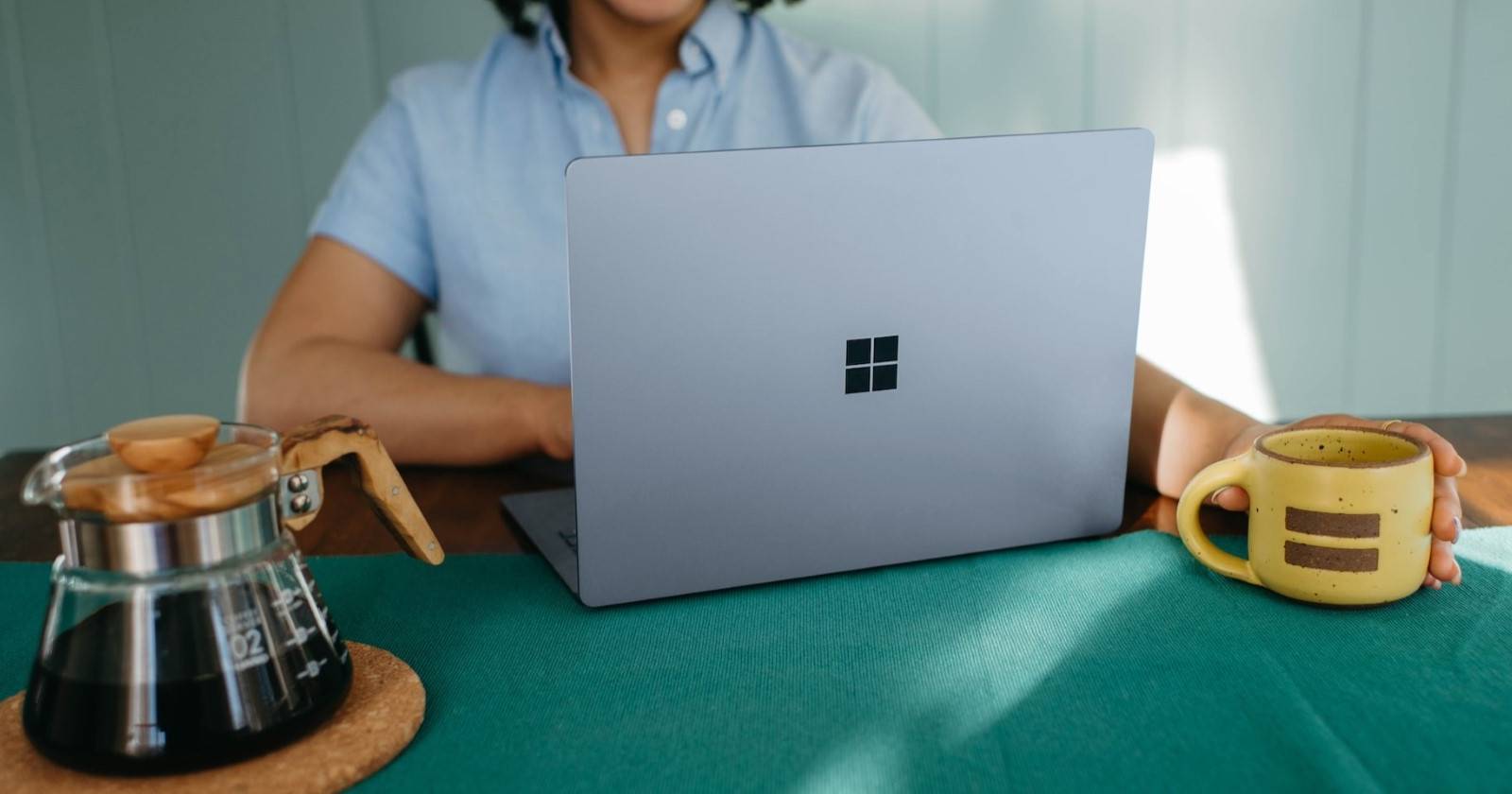 Как установить активные часы в Windows