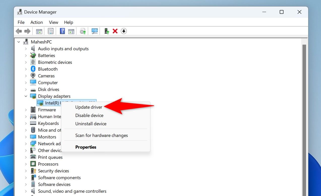Кнопка Update Driver для адаптера отображения в Device Manager выделена