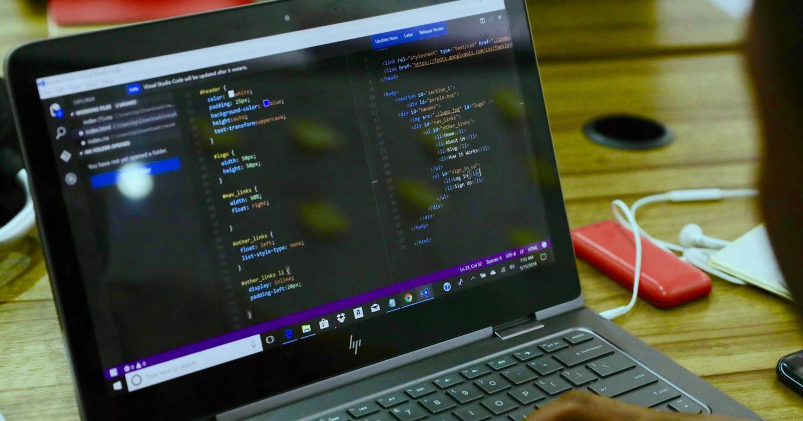 HP 컴퓨터에서 코드가 보이는 화면