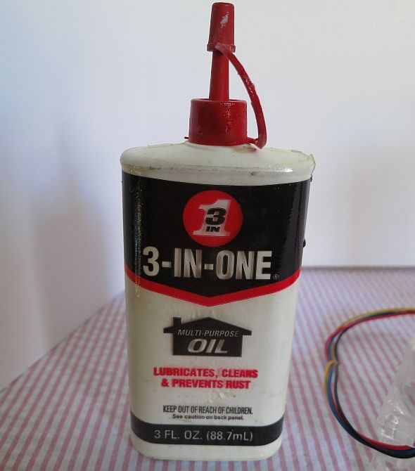 Наклейка снята, виден доступ к посадочному выступу