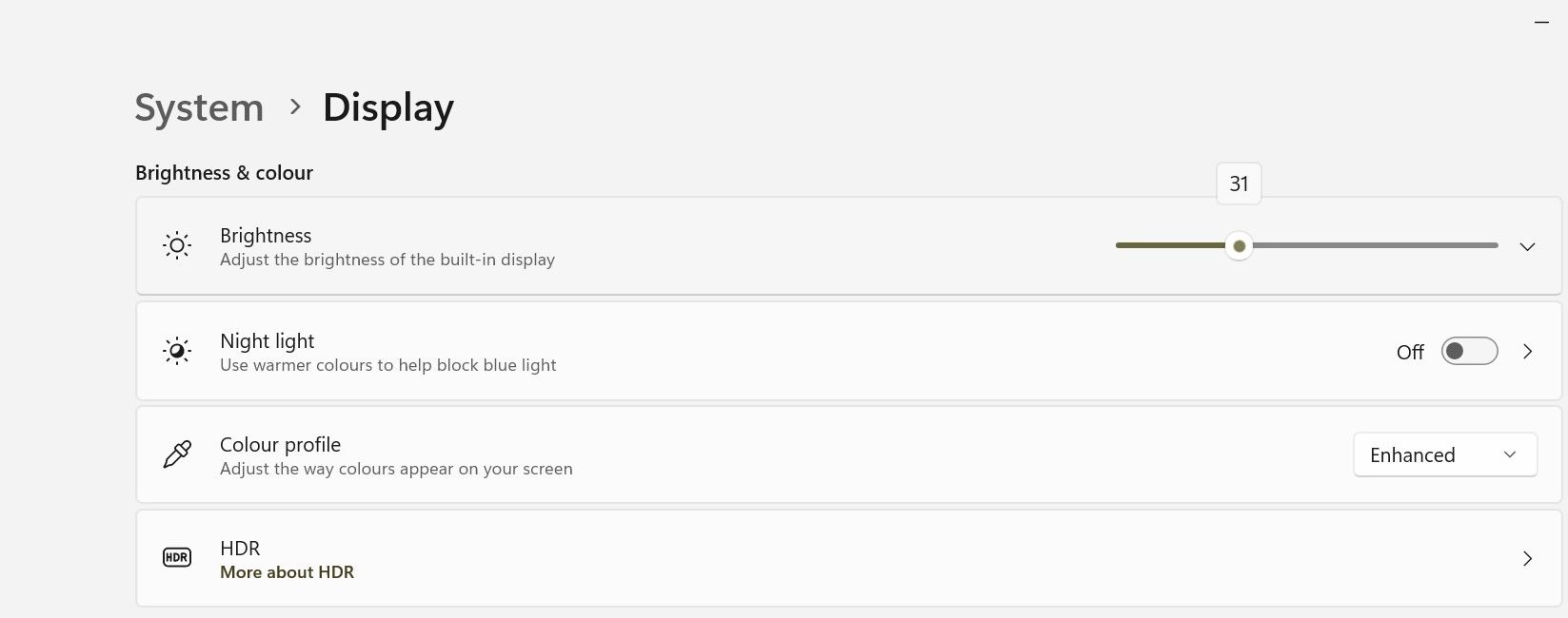 Настройки дисплея в Windows с ползунком яркости