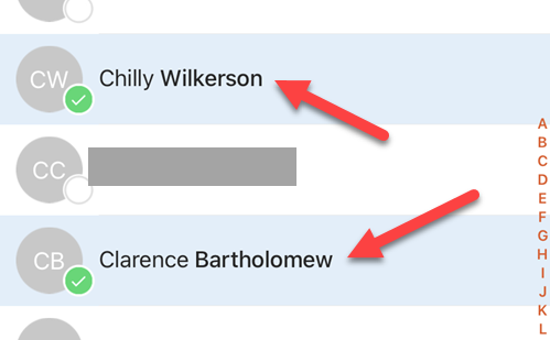 Один контакт удерживается для входа в режим выбора; затем выделяются другие контакты.