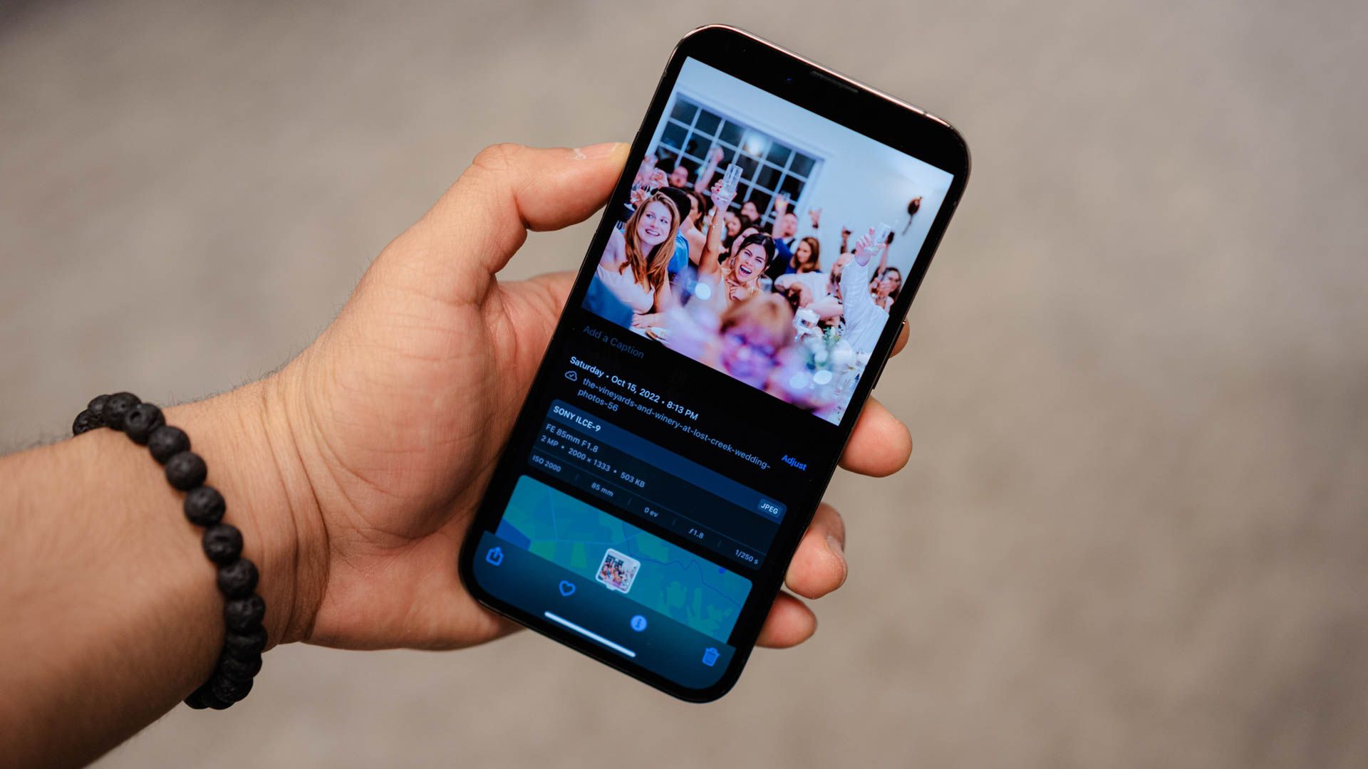 Как распознать фото, созданное ИИ