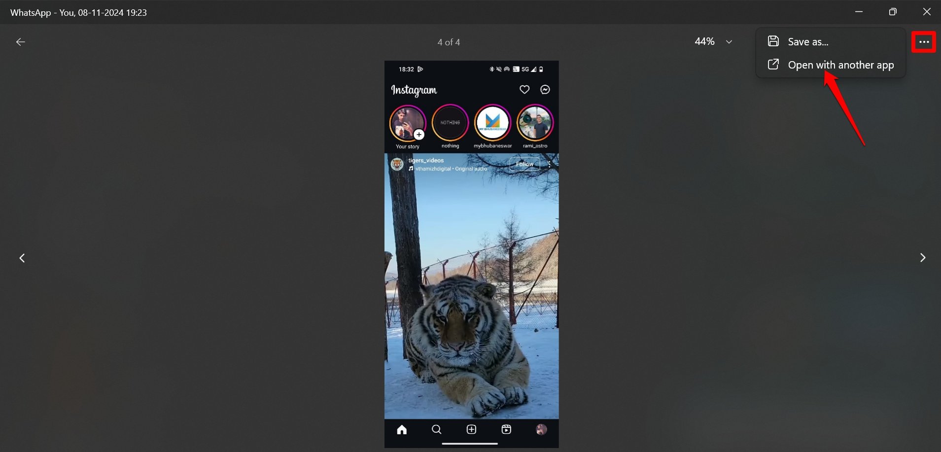 WhatsAppのメディアを別アプリで開く操作を示す画面