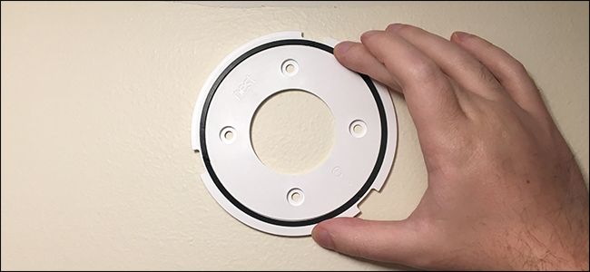 Монтажная пластина Nest Protect прикручена к потолку