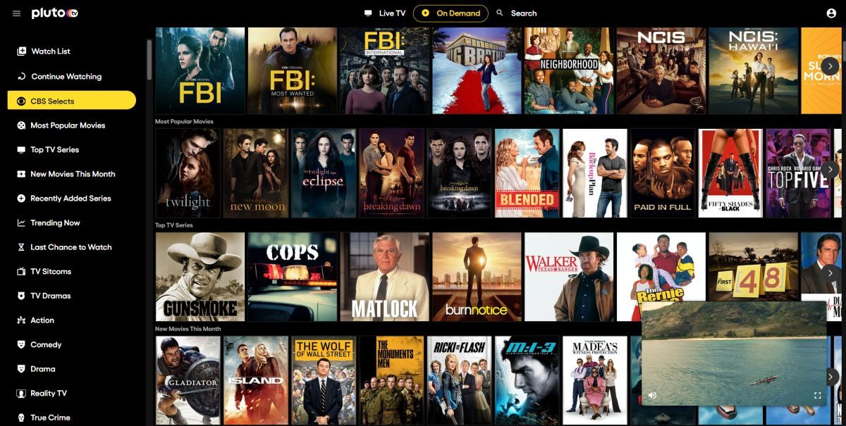 Страница Pluto TV с фильмами по запросу.