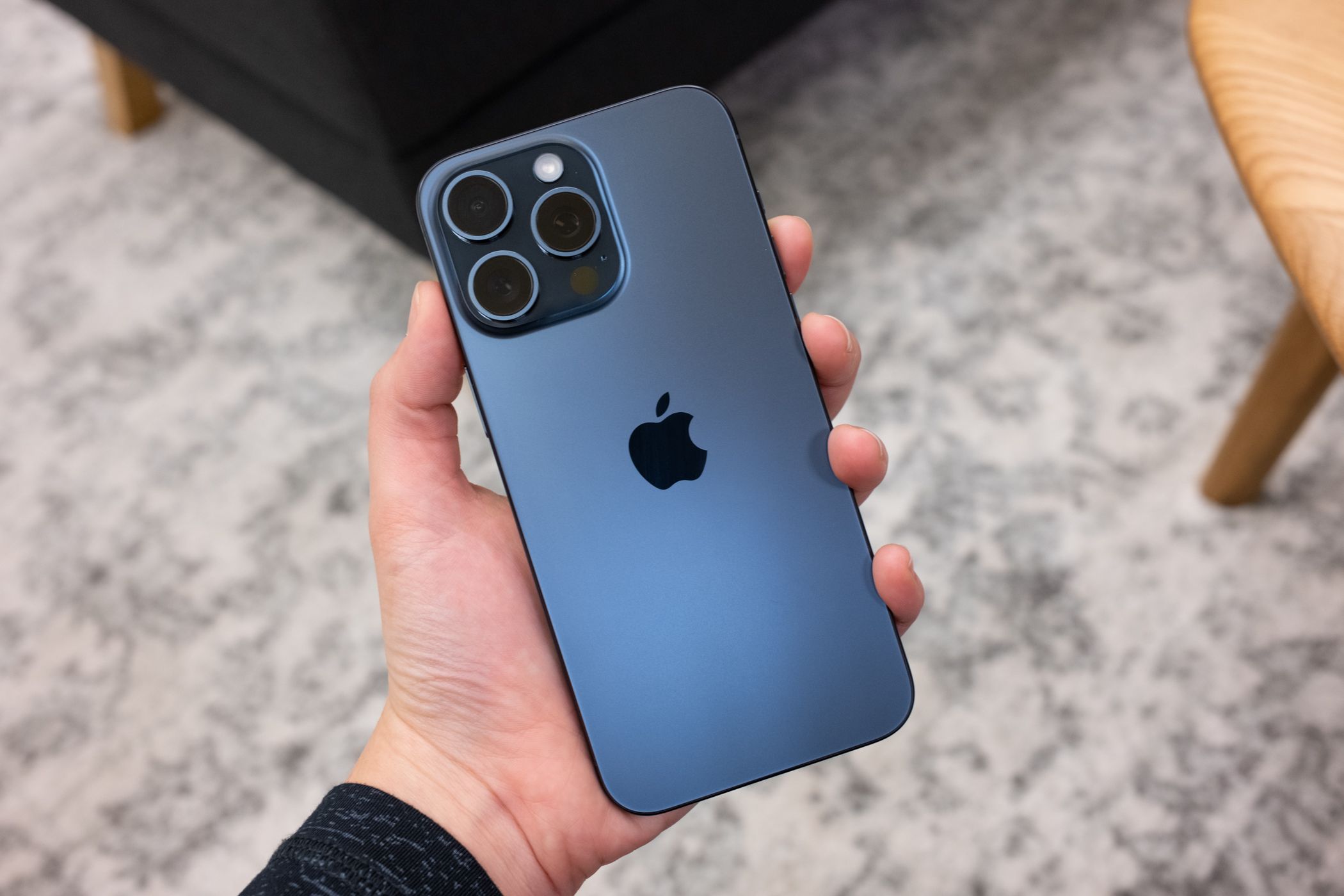 Вспышка на iPhone 15