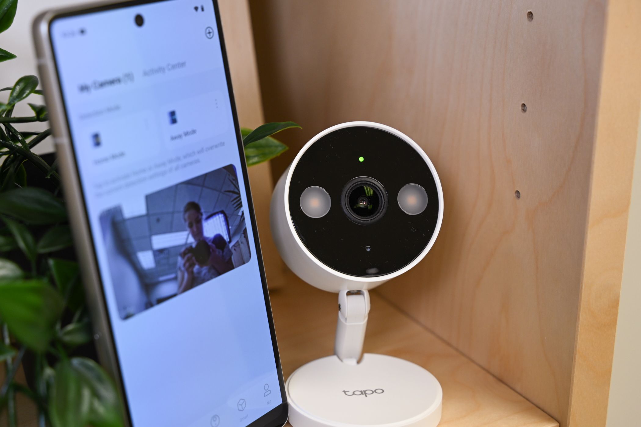 Как найти скрытые камеры в Airbnb и арендуемом жилье