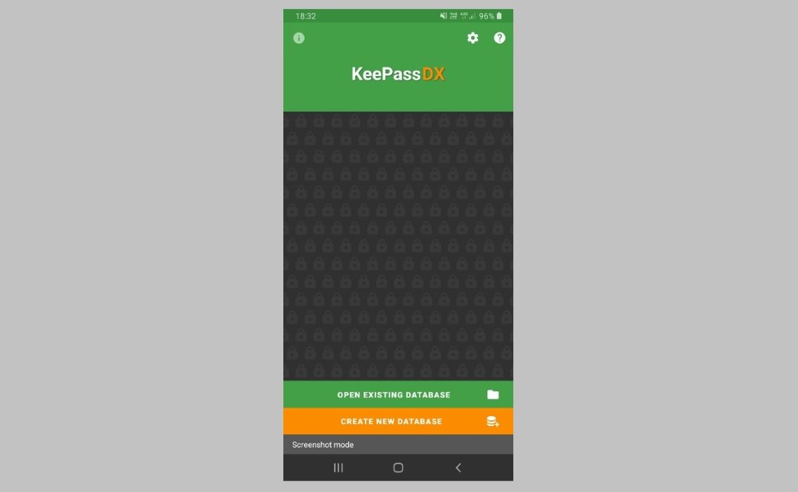 Главный экран KeePassDX для создания или открытия базы данных