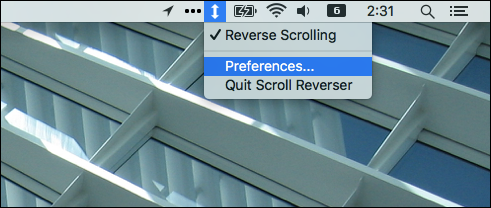 Значок Scroll Reverser в строке меню macOS