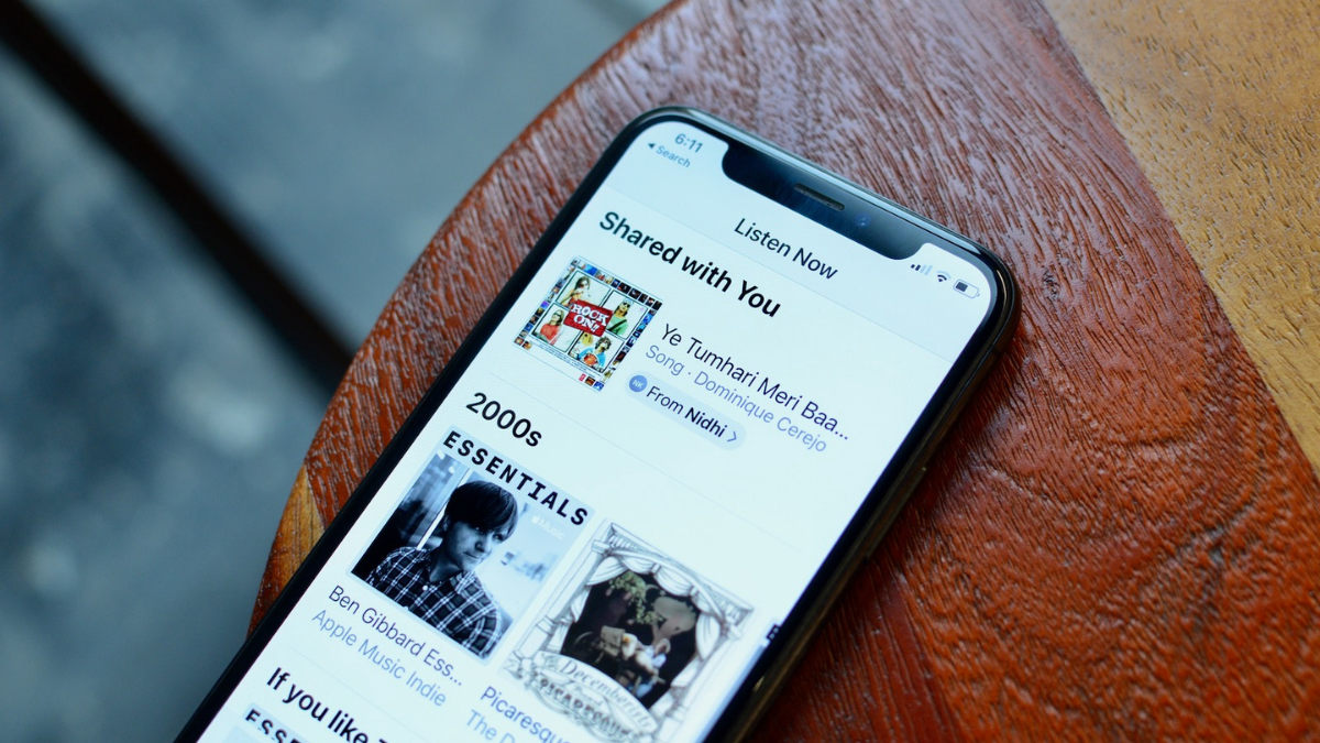Отключить «Поделились с вами» на iPhone и iPad