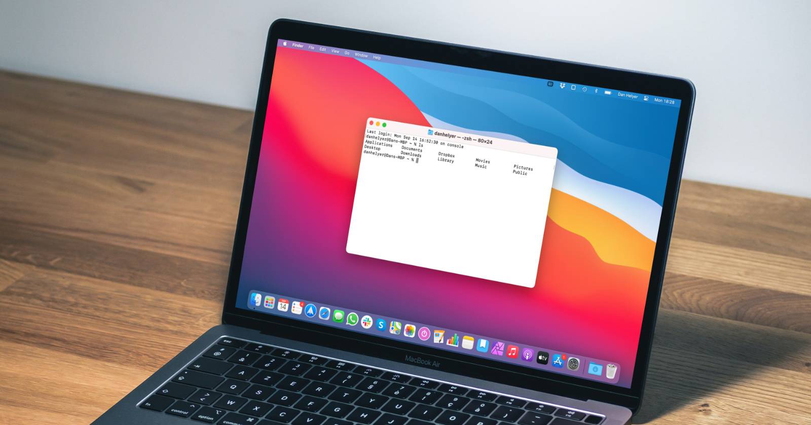 Терминал macOS с открытой консолью