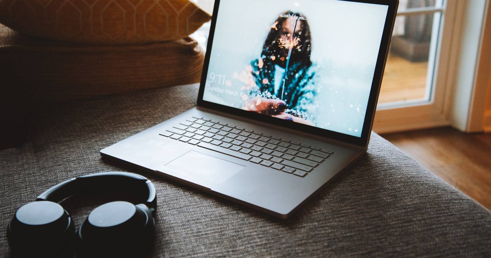 Исправить: динамики или наушники не подключены в Windows