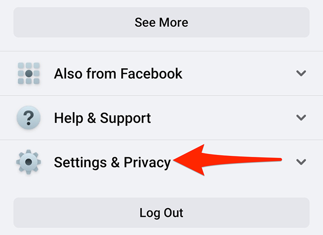 Нажмите «Настройки и конфиденциальность» в меню приложения Facebook.
