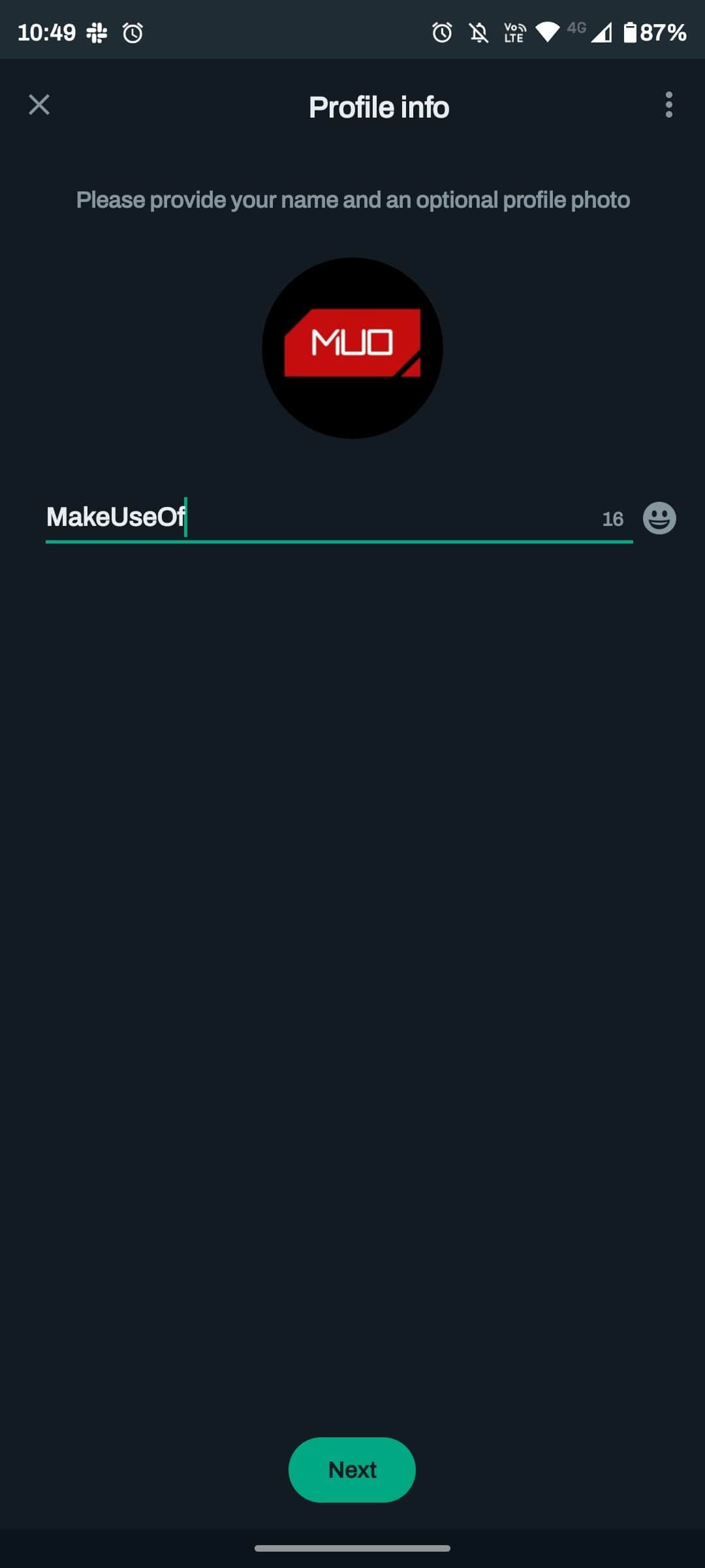 Выбор имени и фото профиля для нового аккаунта в WhatsApp