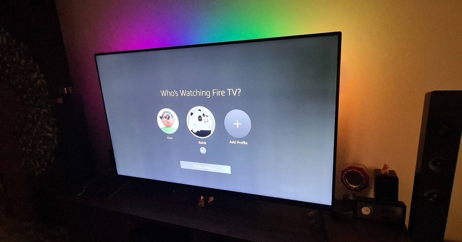 Телевизор с самодельной звукореактивной подсветкой за экраном