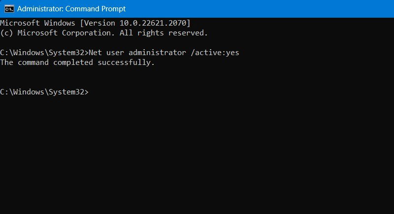 Команда запуска активации учётной записи администратора отображается в Командной строке