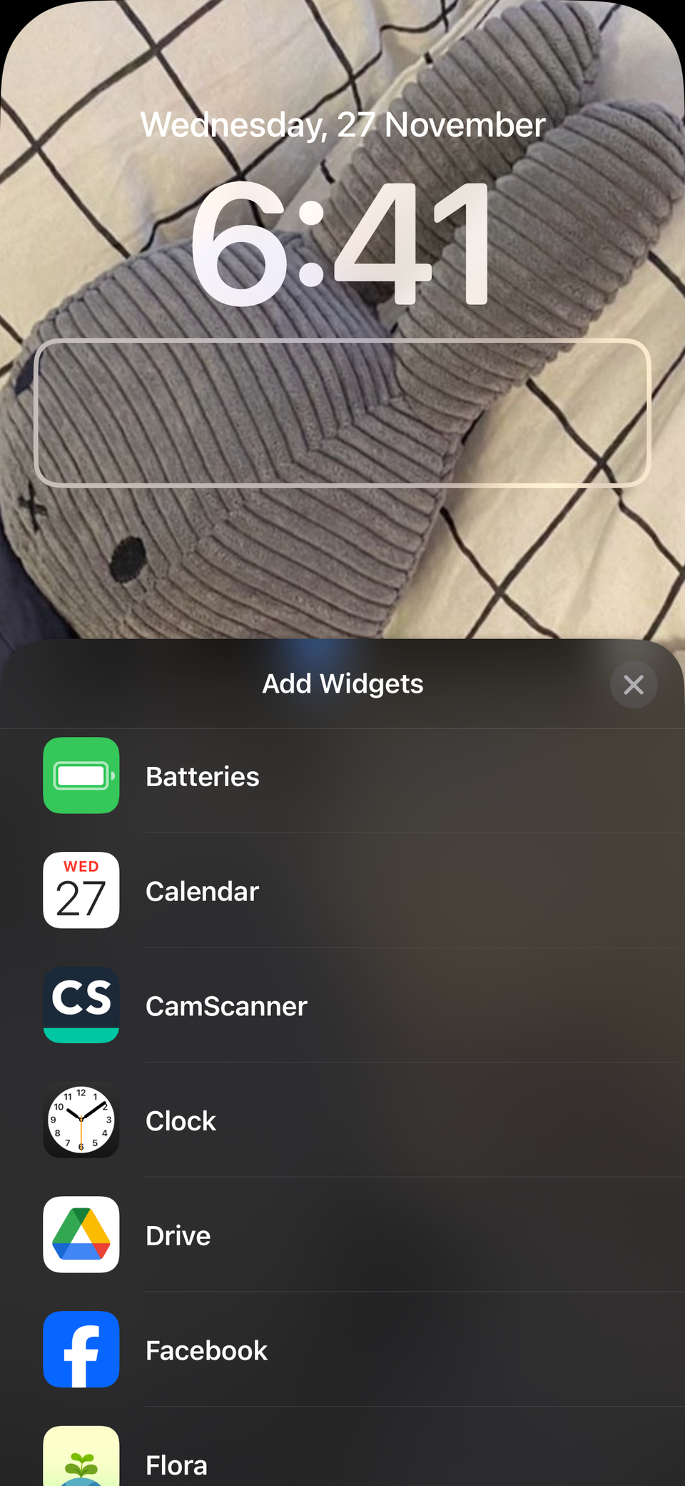 Adding widget to iPhone's Lock Screen