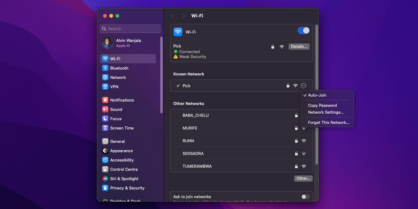 Контекстное меню сети Wi‑Fi с опцией 'Забыть сеть'