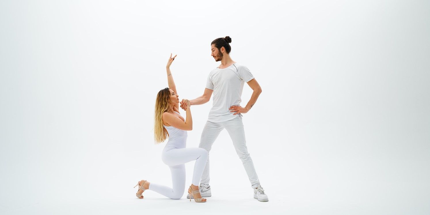 Парные танцоры в сцене, подходящая отправная точка