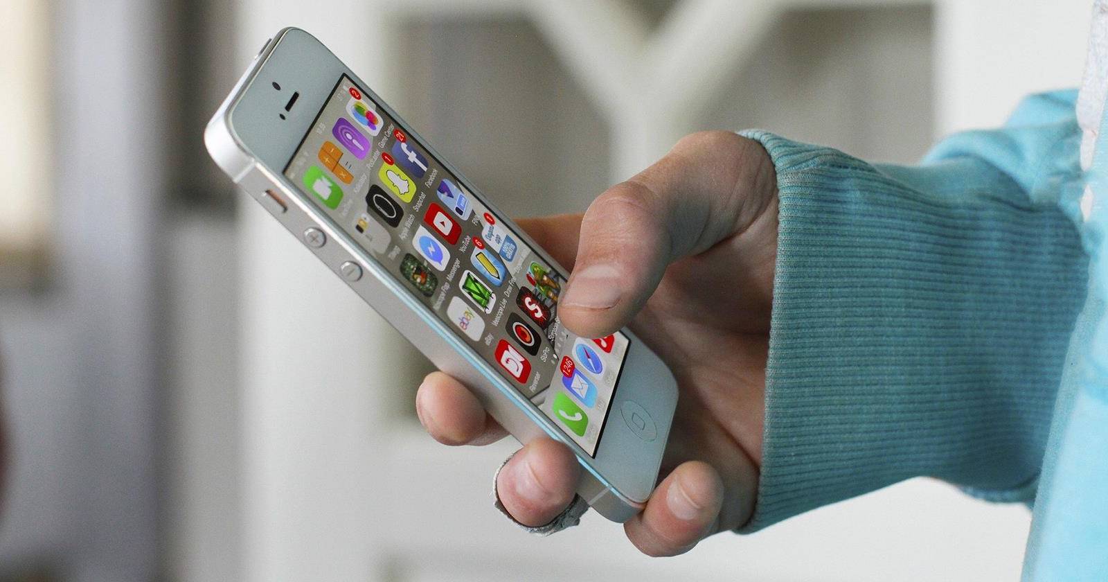 iPhone с экраном настроек для управления куки