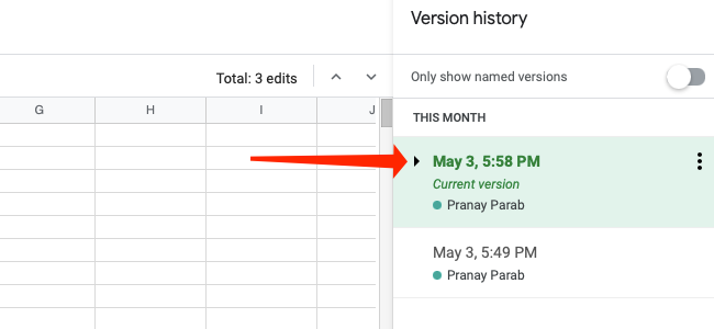 Нажмите стрелку, чтобы развернуть наборы версий в истории правок