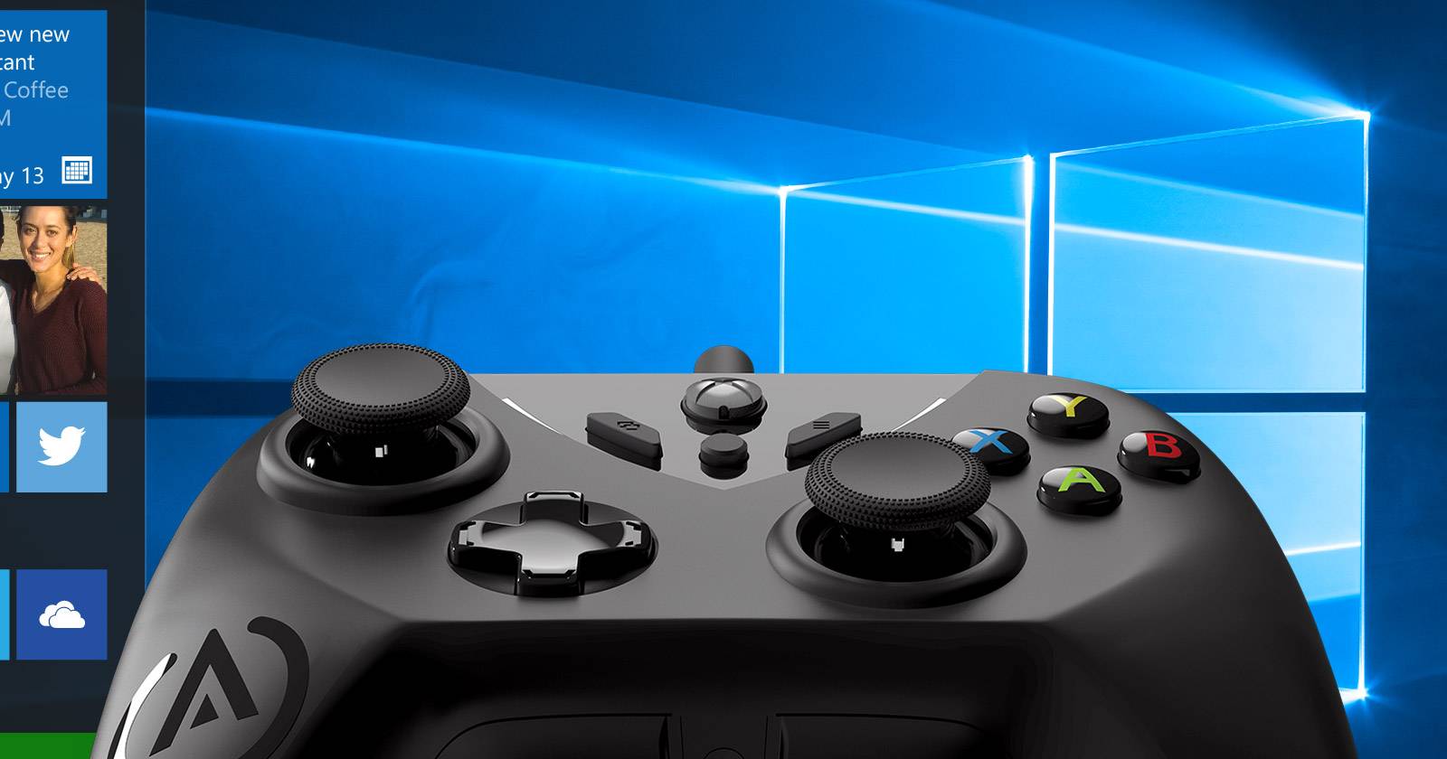 Игровой контроллер на фоне ПК с Windows 10