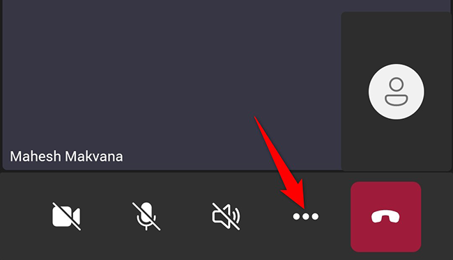 Нажмите три точки внизу Teams на мобильном устройстве.