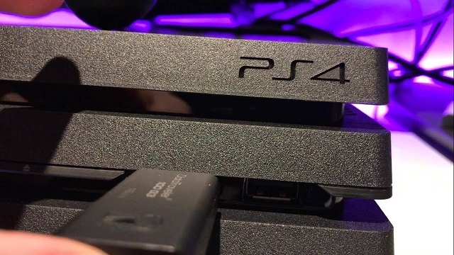 PS4 che mostra le opzioni di riproduzione da USB Music Player