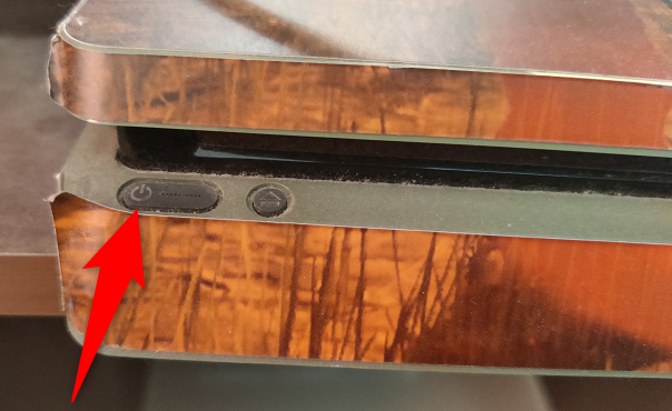 Нажмите кнопку питания на PS4.