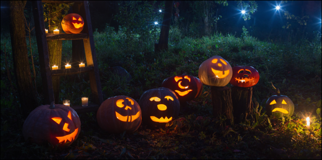 Уличный декор с гирляндами и двигателями для фигур, управляемыми через умные розетки