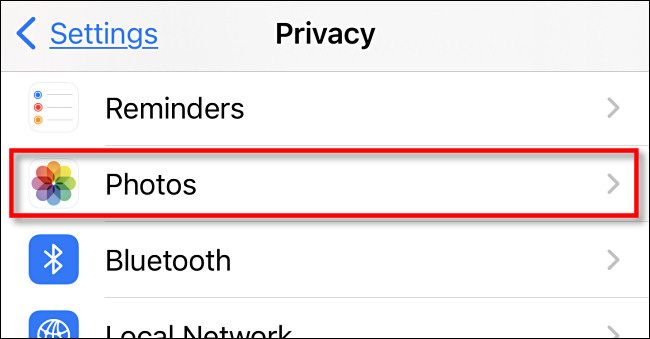 Параметр «Фото» в меню «Конфиденциальность» iPhone