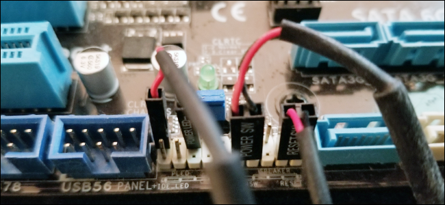 Фокус на блоки разъёмов фронт‑панели и I/O