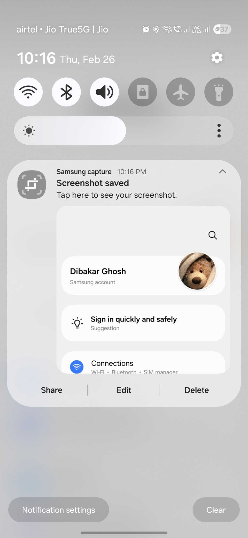 Combined notifications and quick settings in One UI 8.5.